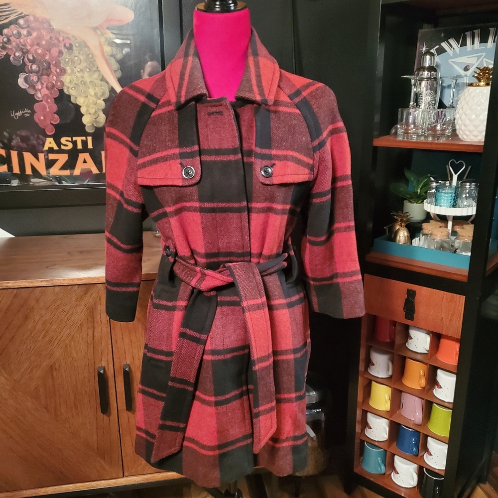 Wool Plaid Trenchcoat with 3/4 Sleeves in Red and Black
